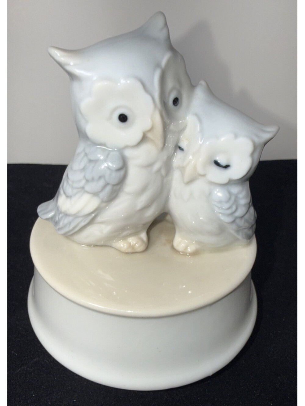 0047- Vintage Otagiri Porcelain Grey Owls Music Box "Close To You" Japan 1980s - Picture 12 of 14